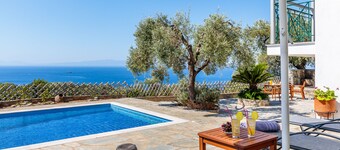 Villa Glikeria, W/pool, Lovely Sea Views And Close To Everything