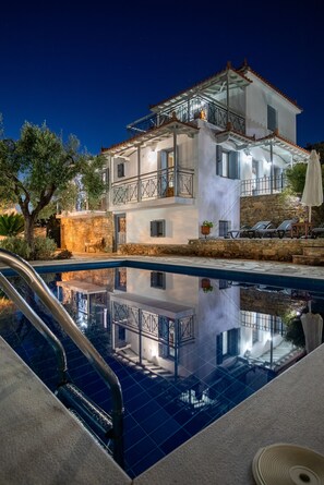 Outdoor pool - Villa Glikeria, W/pool, Lovely Sea Views And Close To Everything (Glossa)