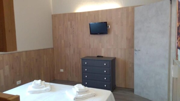 2 bedrooms, desk, free WiFi