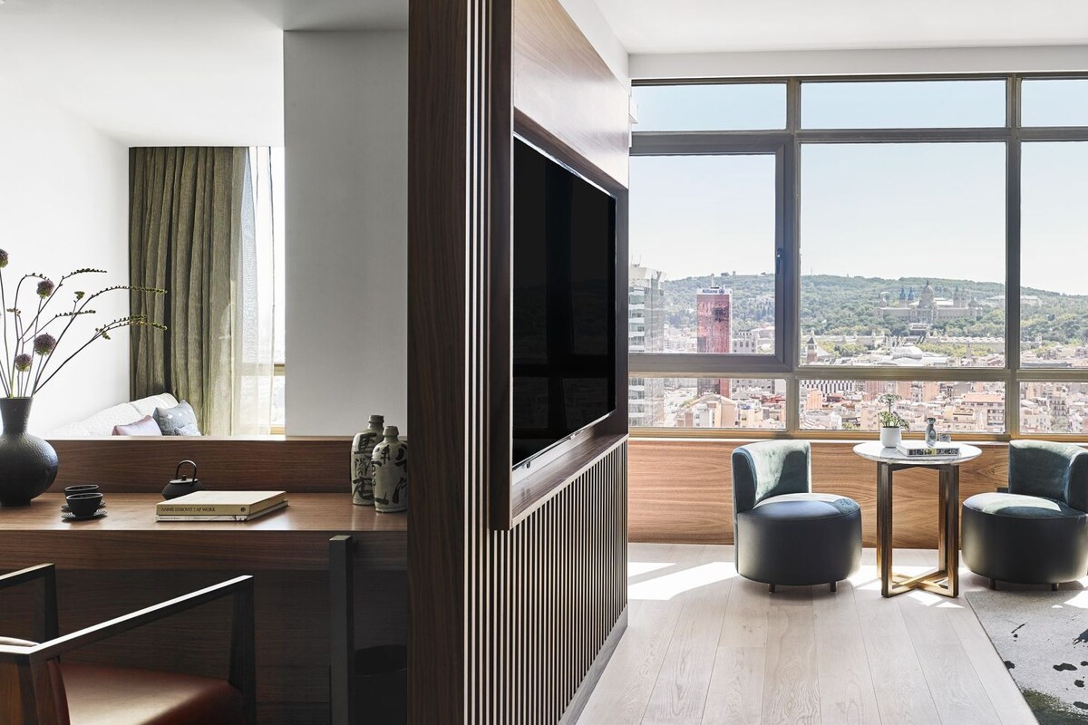 Egyptian cotton sheets, premium bedding, minibar, in-room safe