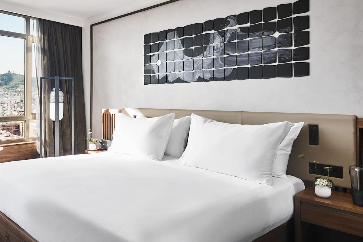 Egyptian cotton sheets, premium bedding, minibar, in-room safe