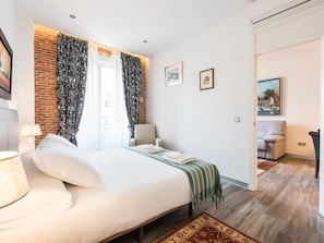 2 habitaciones, tabla de planchar con plancha, internet y ropa de cama 