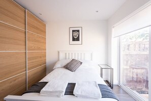 1 bedroom, iron/ironing board, bed sheets - Spectacular Modern Apartment (5 mins to tube) (Greater London)