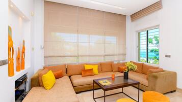 Villa | Wohnbereich | 42-Zoll-LCD-Fernseher mit Satellitenempfang, Fernseher