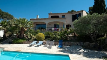 Seasonal outdoor pool, pool umbrellas, sun loungers