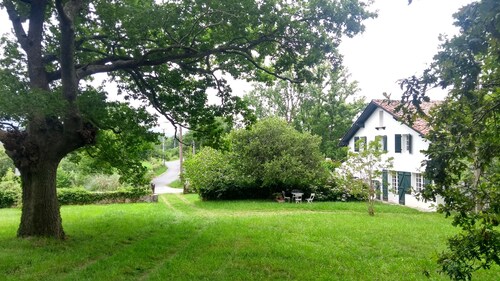 Maison de campagne au pays basque dans les collines à proximité d'Ascain