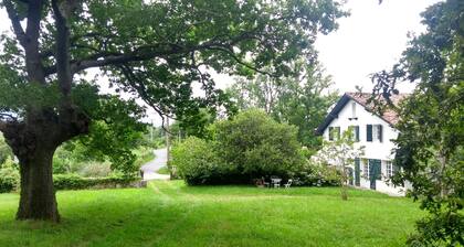 Maison de campagne au pays basque dans les collines à proximité d'Ascain