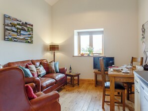 TV, stereo - 1 bedroom accommodation in Woolsery, near Bideford (Woolsery, near Bideford)