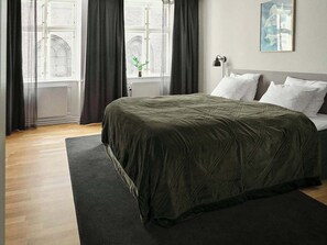 2 habitaciones, tabla de planchar con plancha y cuna de viaje 
