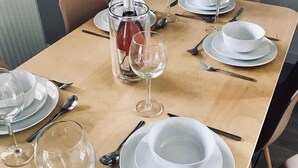 Chalet | In-room dining - Homerton Lodge, Waterside Lodges Cambridge (Cambridge)