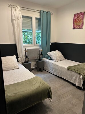 2 bedrooms, iron/ironing board, travel cot, WiFi - NEW: 2 semi-detached mini air-conditioned villas with heated swimming pool to share  (Porto-Vecchio)