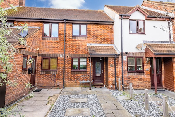 Exterior - Dolphin Cottage - Short walk to Poole Quay (Poole)