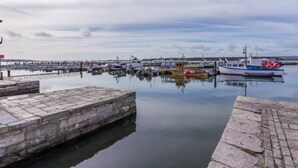 A marina with boats docked, calm water, and a stone pier. - Dolphin Cottage  - Short walk to Poole Quay (Poole)
