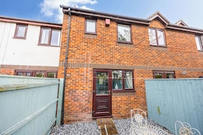 Exterior - Dolphin Cottage - Short walk to Poole Quay (Poole)