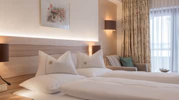 Suíte luxo | Roupas de cama antialérgicas, cofres nos quartos, escrivaninha