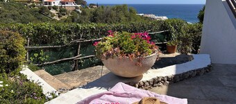 NUOVO! Villa Nostrum con splendida vista sul mare, a pochi passi dalla spiaggia e bar e AC