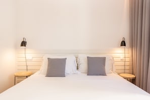 5 bedrooms, iron/ironing board, free WiFi, bed sheets