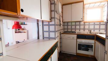 KĂŒhlschrank, Mikrowelle, Ofen, GeschirrspĂŒler