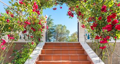 HomeHolidaysRentals Corts - Costa Barcelona