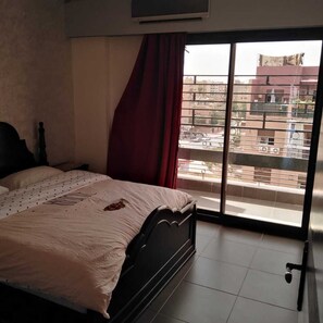 2 chambres, fer et planche à repasser, Wi-Fi, draps fournis