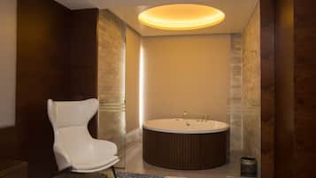 Deluxe Suite, Jetted Tub | Jetted tub