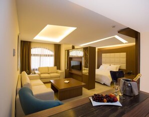 Luxury Suite | Living area