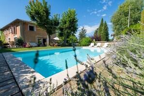 Pool - La Rose du Petit Bois, large family home with swimming pool in the Monts d'Or region (Saint-Didier-au-Mont-d'Or)