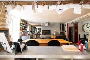 Dining - La Rose du Petit Bois, large family home with swimming pool in the Monts d'Or region (Saint-Didier-au-Mont-d'Or)