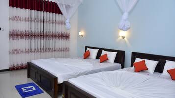 Family Quadruple Room | Desk, laptop workspace, soundproofing, free WiFi