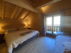 4 chambres, fer et planche à repasser, lit parapluie, Wi-Fi gratuit