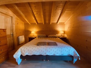 4 bedrooms, iron/ironing board, travel crib, free WiFi