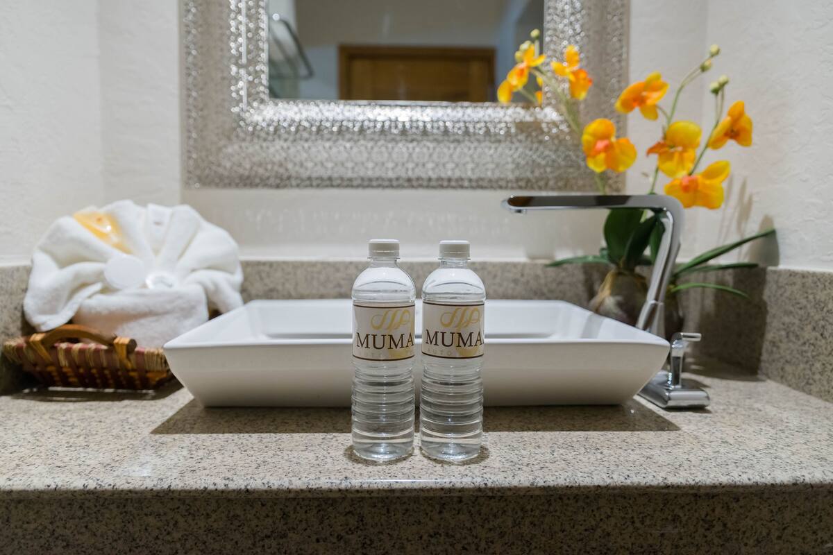 shower, towels, soap, shampoo