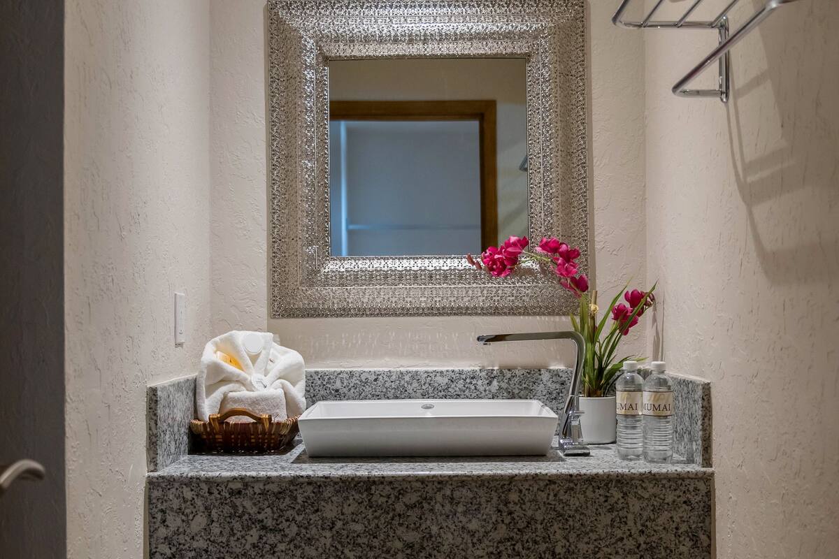 shower, towels, soap, shampoo