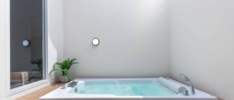 Indoor spa tub