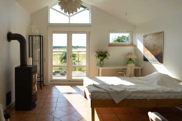 Rollaway beds, free WiFi, bed sheets