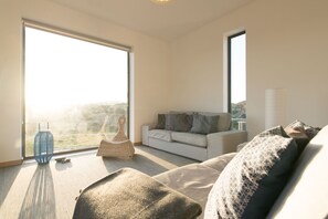 TV, fireplace, DVD player, books - Villa with swimming pool 800 m from the beach. (Carrapateira)