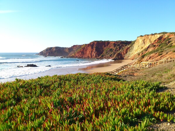 Beach nearby - Villa with swimming pool 800 m from the beach. (Carrapateira)