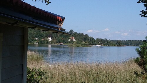 New on HomeAway! Cozy lake cabin, boat and free WiFi