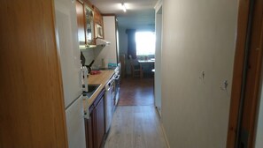 Kylskåp, mikrovågsugn, ugn och spishäll