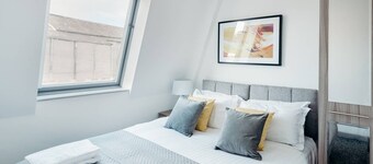 The Lister Apartment 213