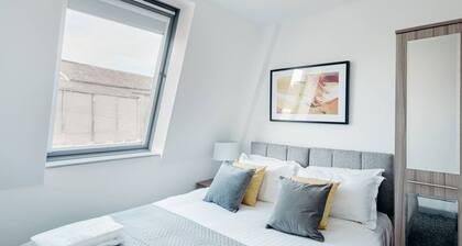 The Lister Apartment 213