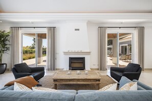 TV, fireplace, ping pong