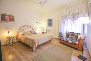 2 chambres, fer et planche à repasser