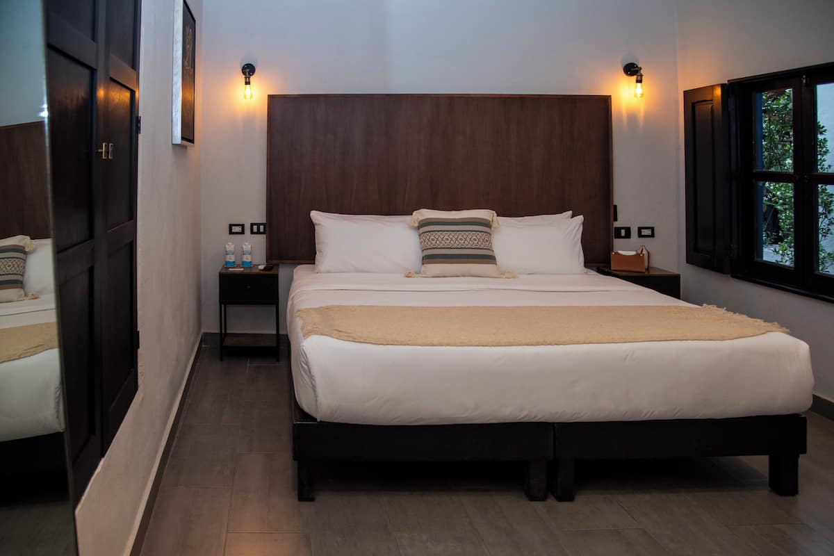 Habitación estándar | Ropa de cama de alta calidad y edredón