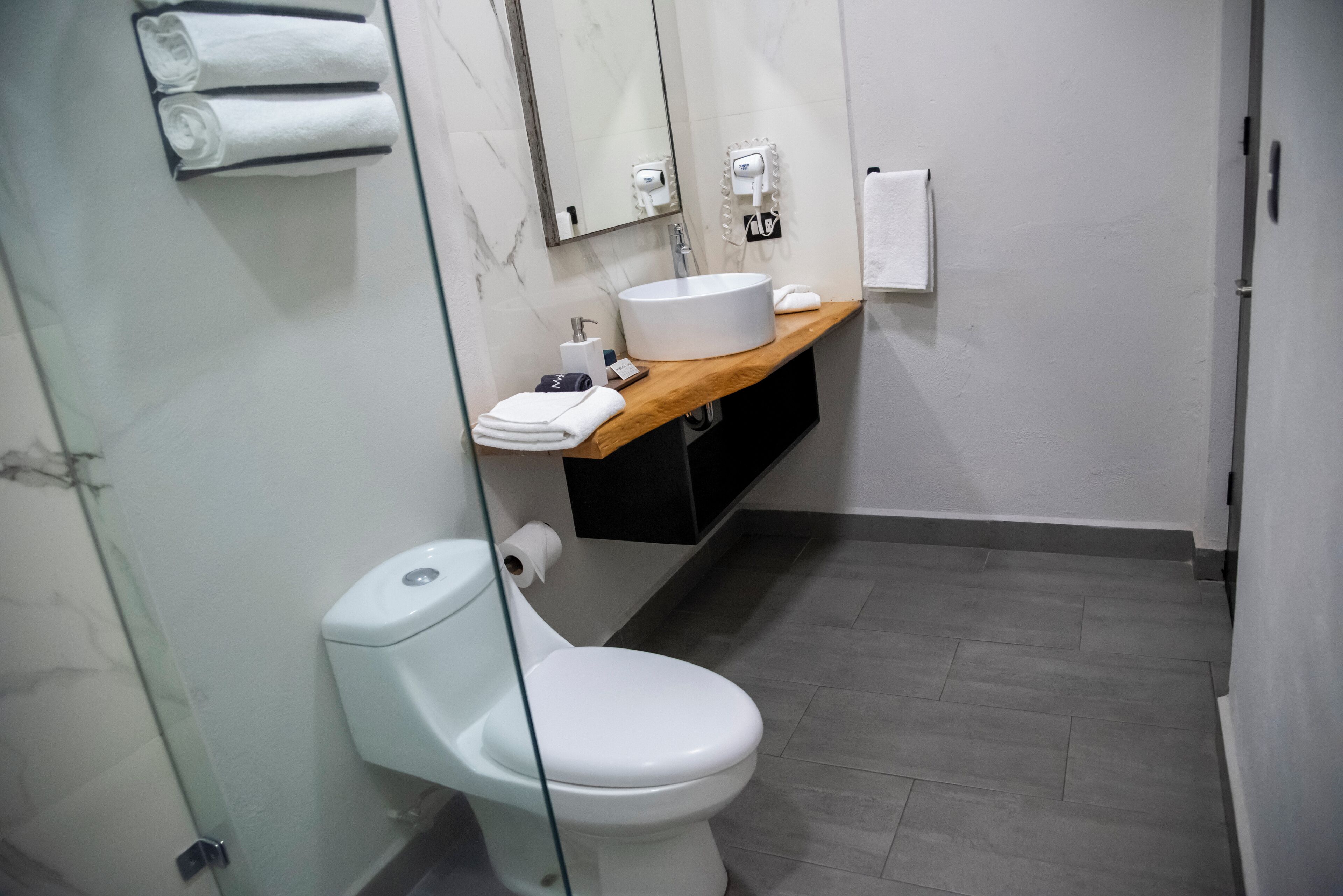 standard room | premium bedding, down duvets, in-room safe, individually decorated