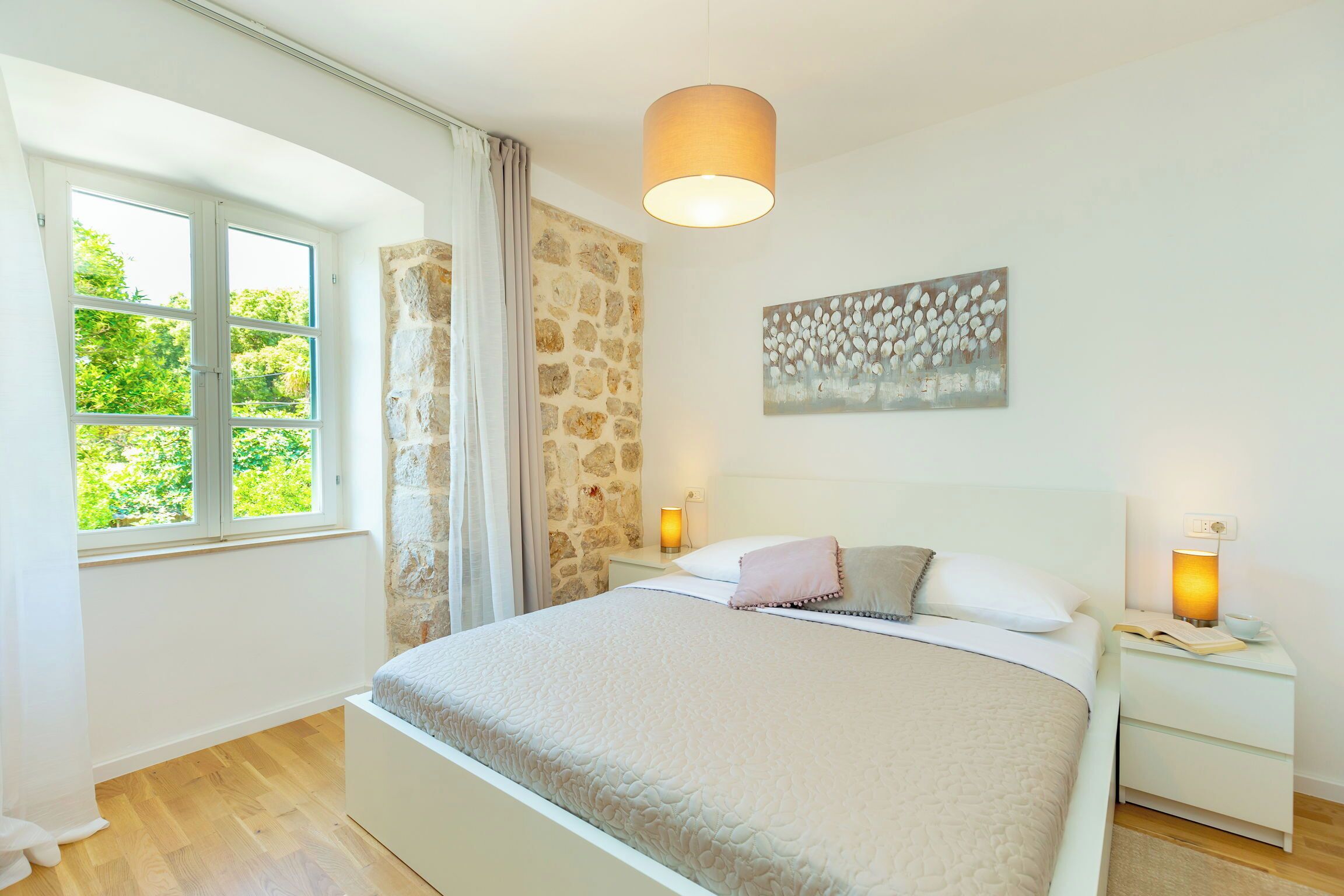 4 bedrooms, iron/ironing board, bed sheets