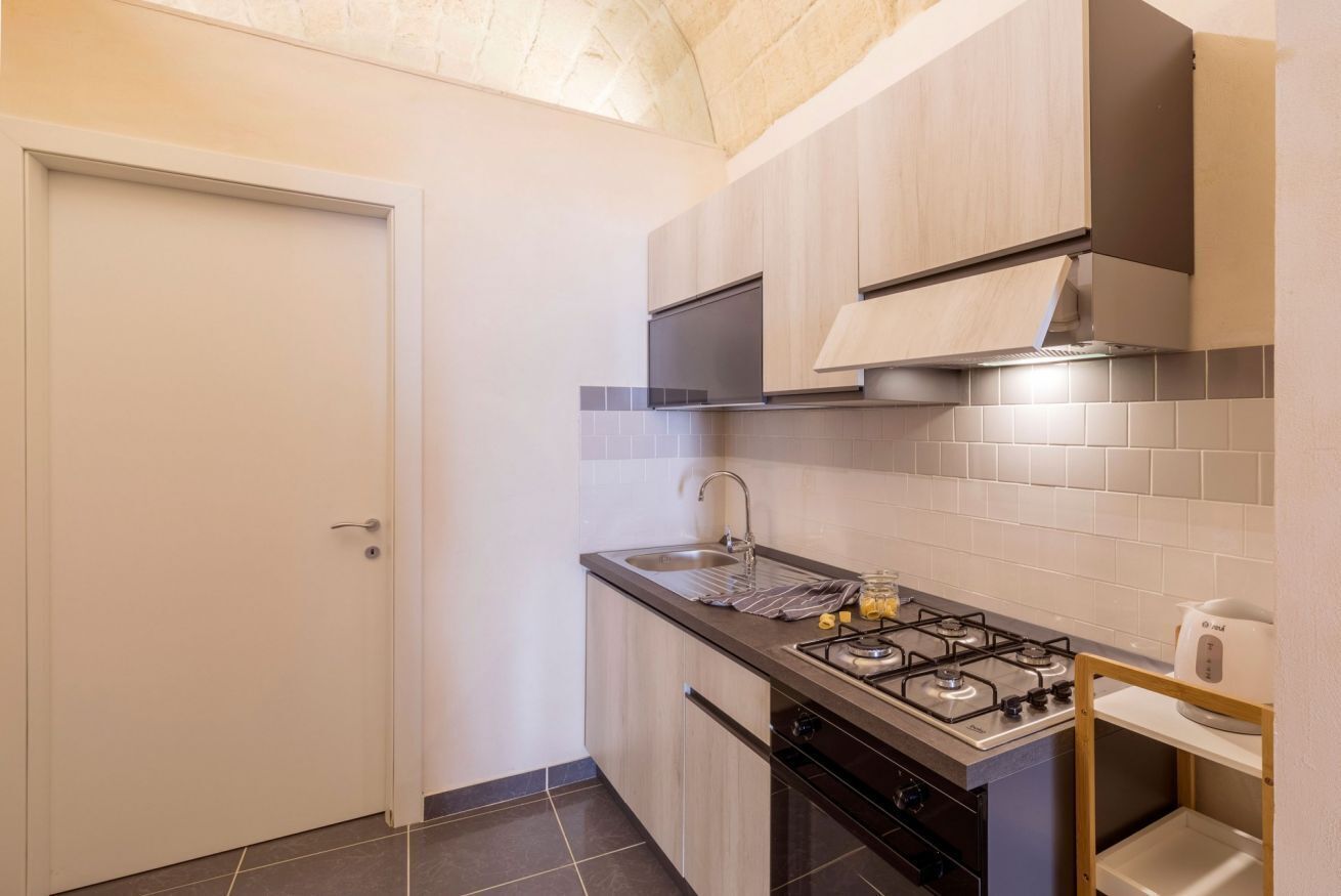 Réfrigérateur, four, plaque de cuisson