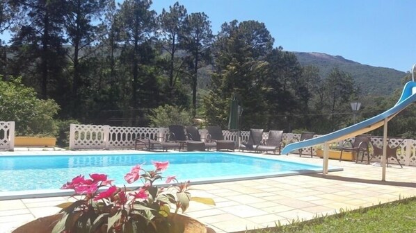 2 outdoor pools