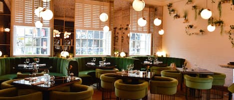 3 restaurants, breakfast, lunch, dinner served; Indian cuisine