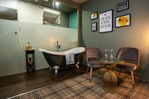 أغطية فراش متميزة وألحفة محشوة بالريش وأسرّة بإسفنج يتكيف مع شكل الجسم